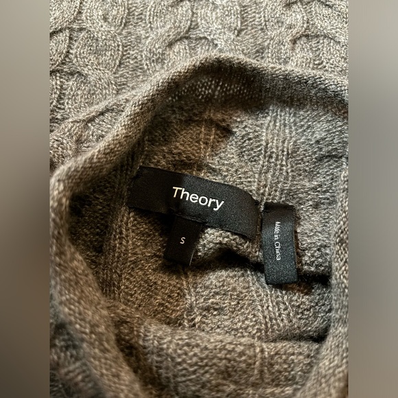 Theory - Cable Mock Neck Cashmere Sweater (S) - Picture 6 of 7